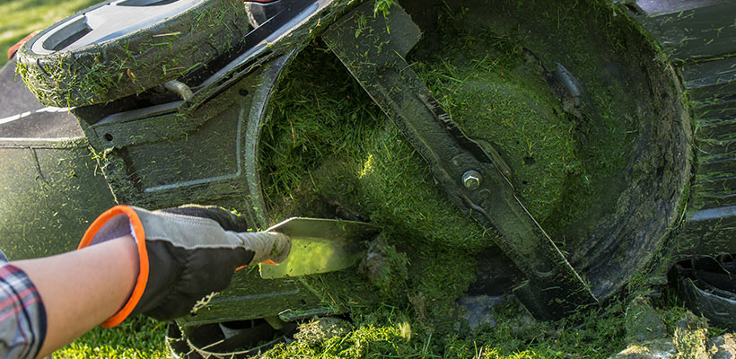 Cleaning the underside of the mower deck